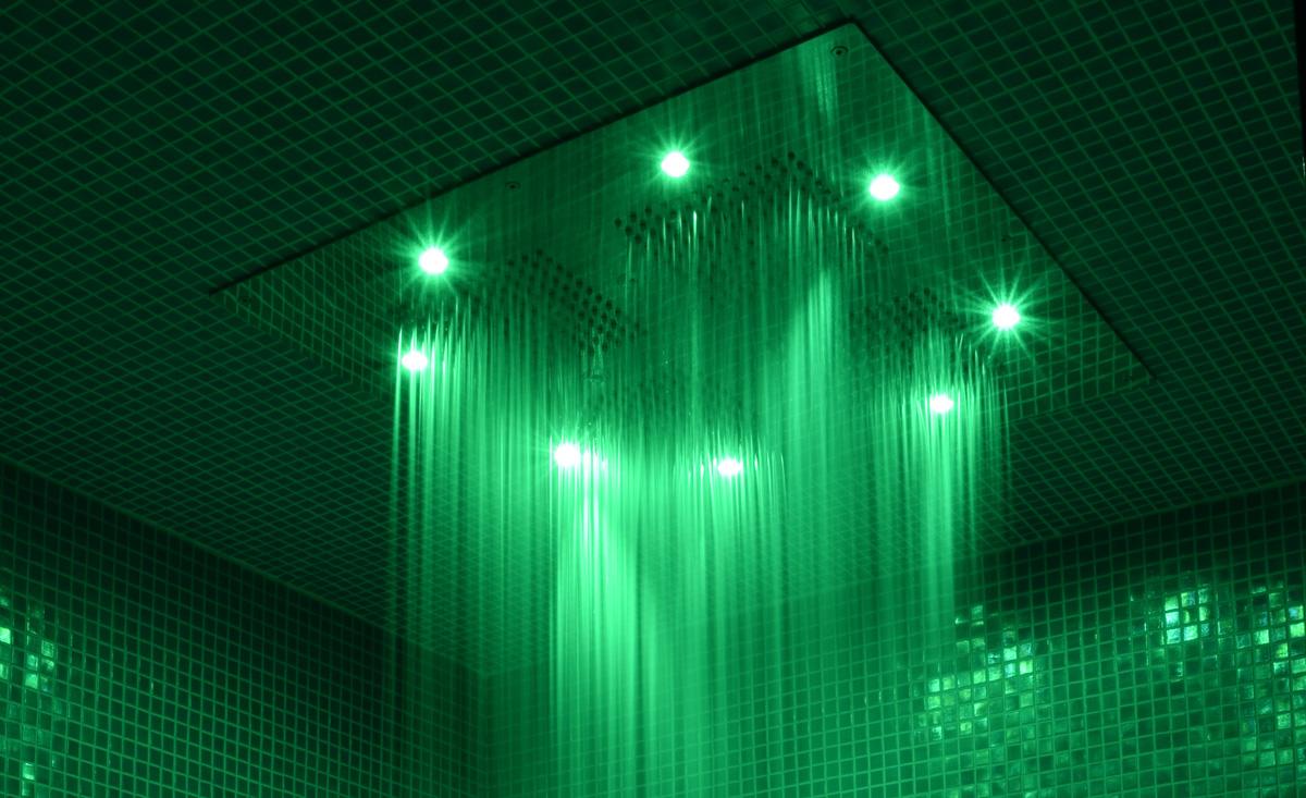 Doccia emozionale con cromoterapia