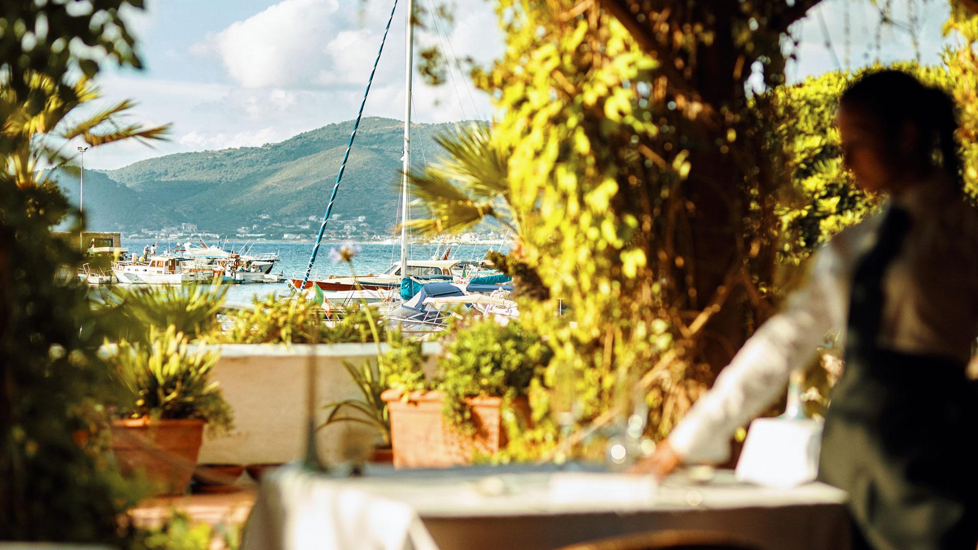 Ristorante Donna Elvira con vista sul porto