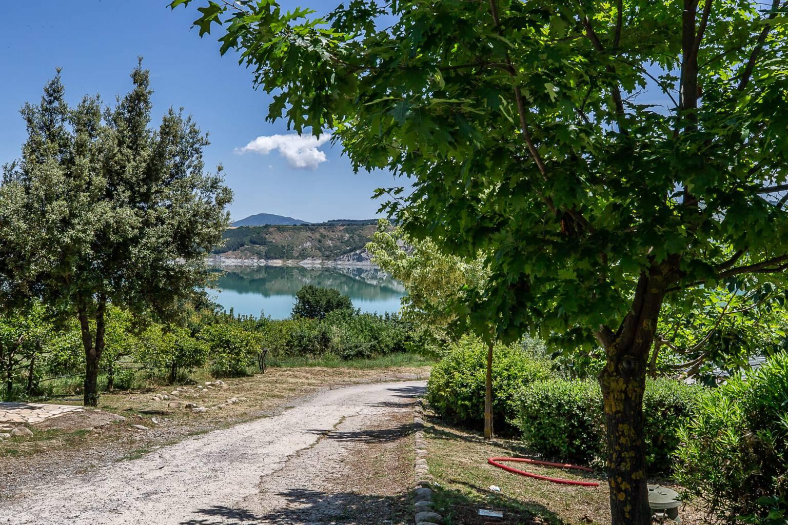 Lolivia masseria sul lago a Senise