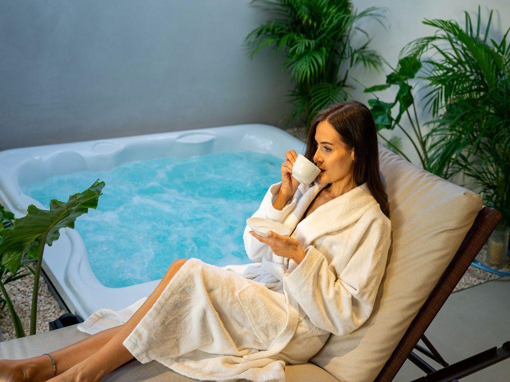 Lettini piscina area relax