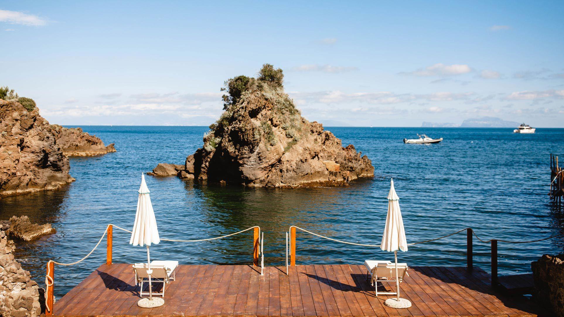 Accesso diretto al mare e scogli