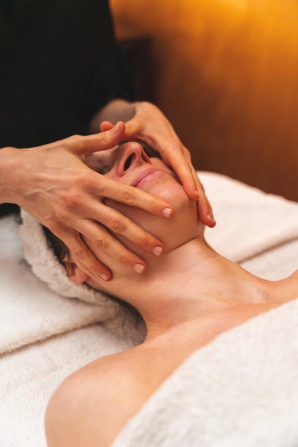 Face lifting massage