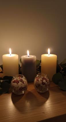 Ambiente intimo e rilassante con candele
