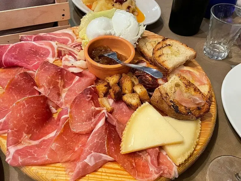 Salumi e formaggi tradizionali ristorante