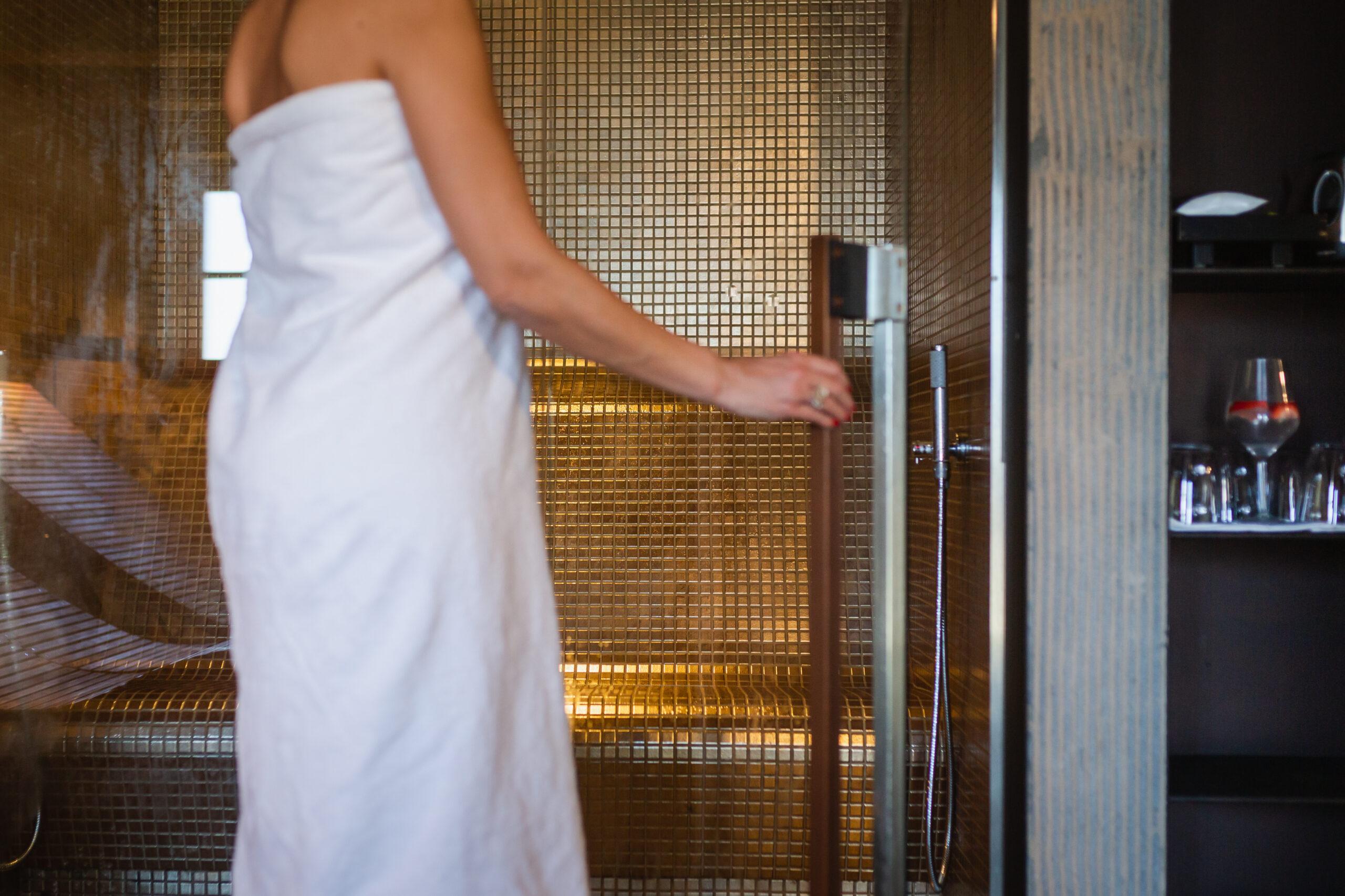 Interno Ghesunthaus SPA con caminetto al bioetanolo