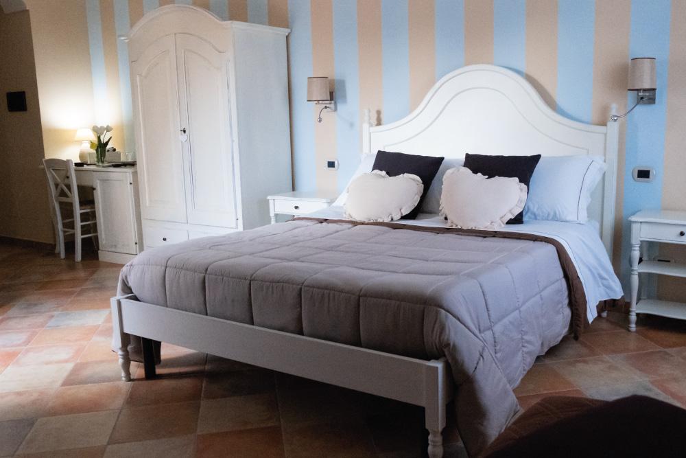 Camera accogliente in stile country chic