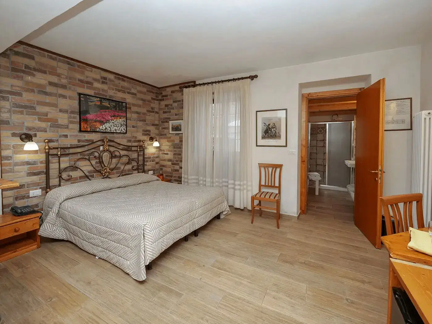 Stanza quadrupla con patio