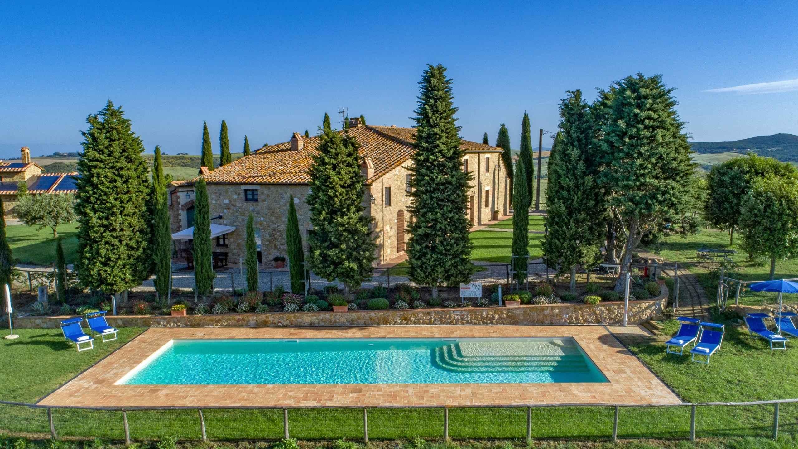 Piscina panoramica con vista sulla Val d'Orcia