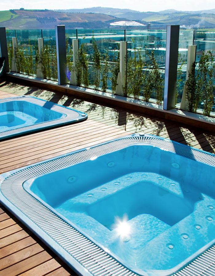 Breaking Business Hotel