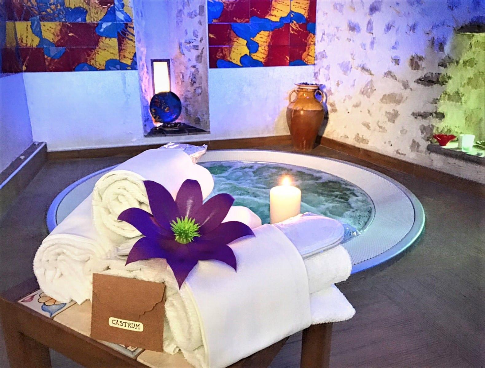 Interno del castello e zona relax