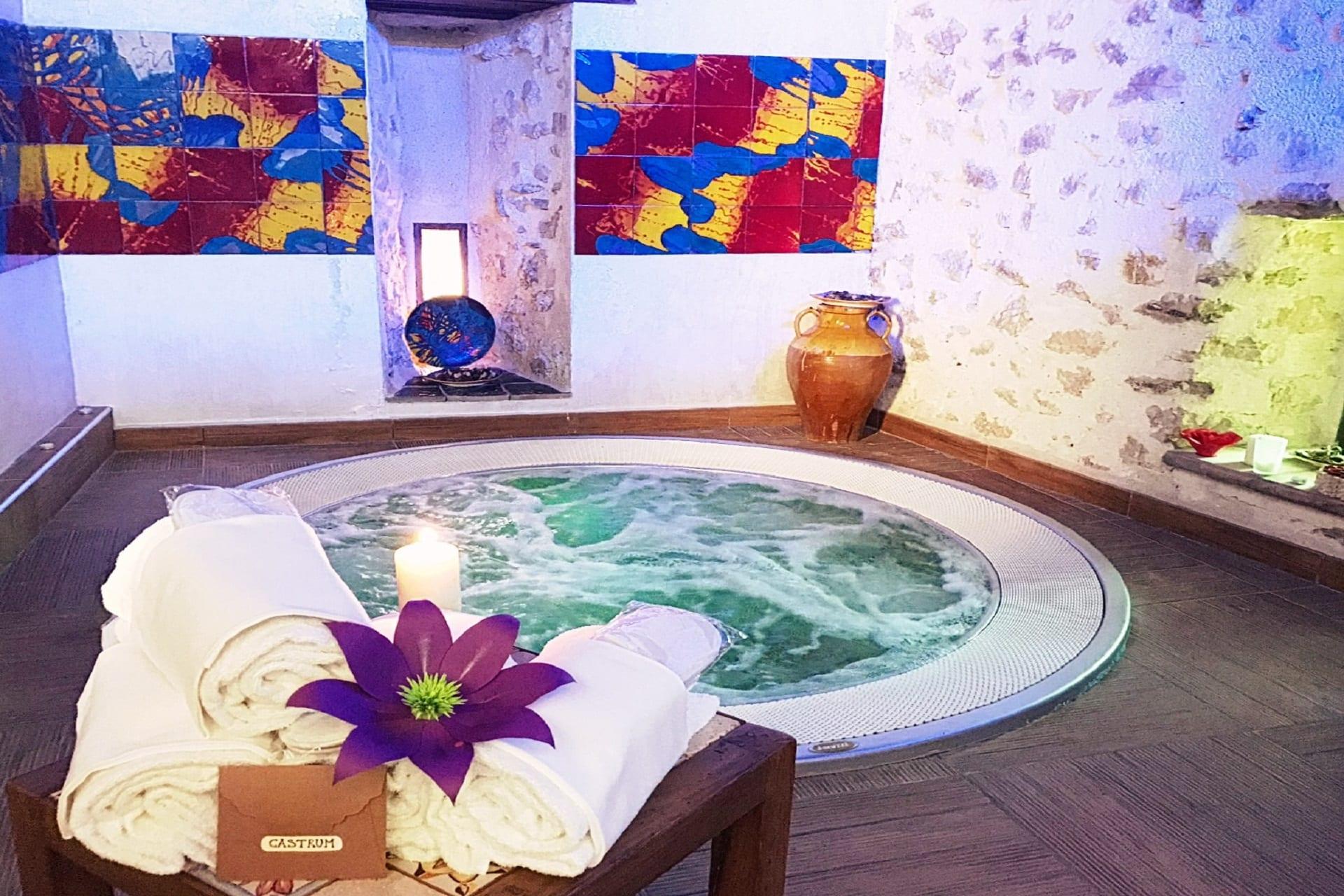 Piscina panoramica con vista sulle colline