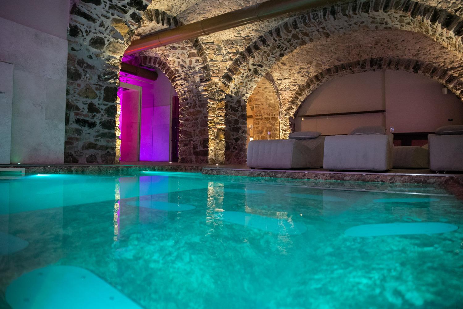 Vasca idromassaggio nella spa