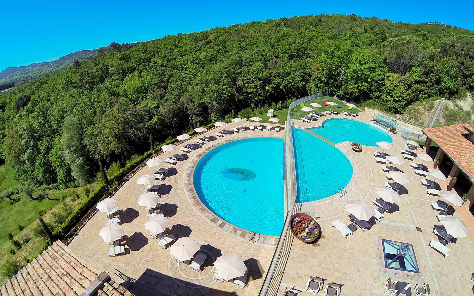 Piscina del resort - Vasche in cascata con acque minerali