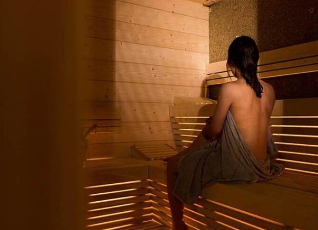 Bio sauna con profumo di fieno e camomilla