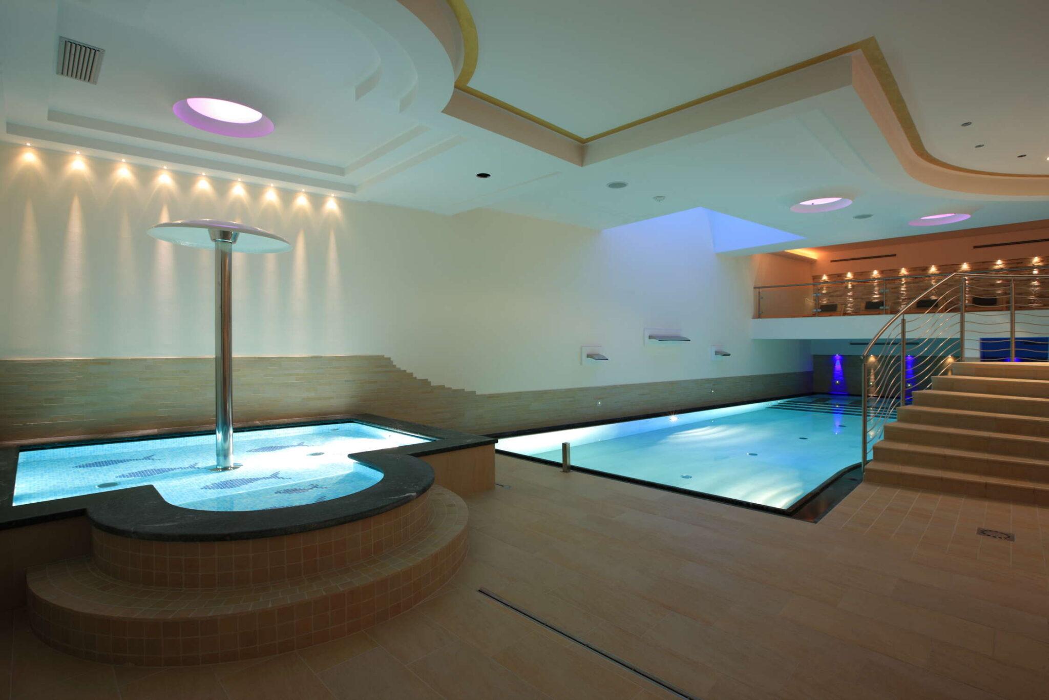 Piscina per bambini con cascata giocosa