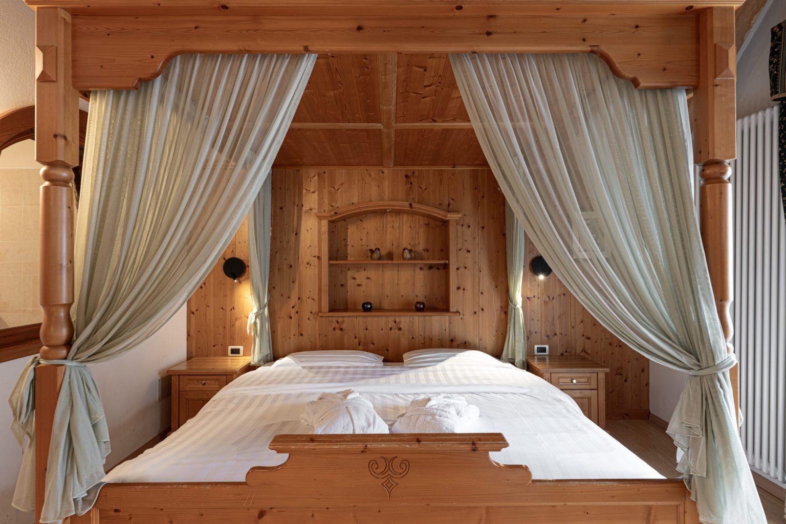 Suite Il Castello con letto a baldacchino