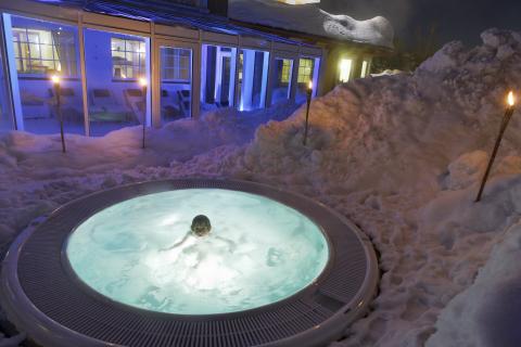 Piscina idromassaggio esterna riscaldata