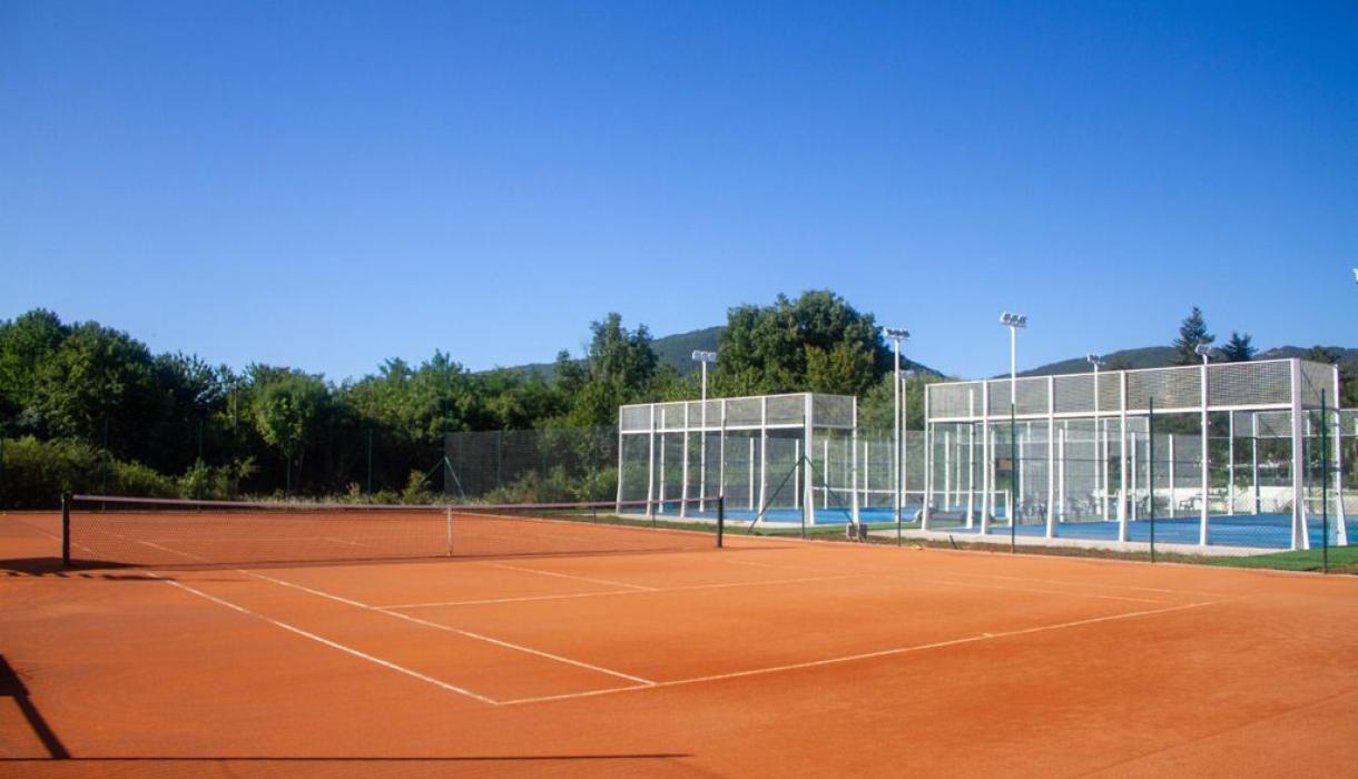 Piscina semi-olimpionica esterna