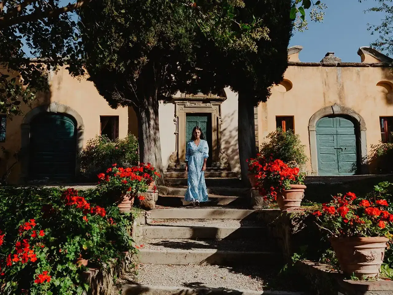 Esterno della villa storica Il Falconiere immersa nei vigneti