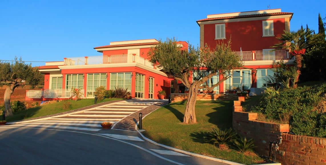 Vista esterna resort e parco