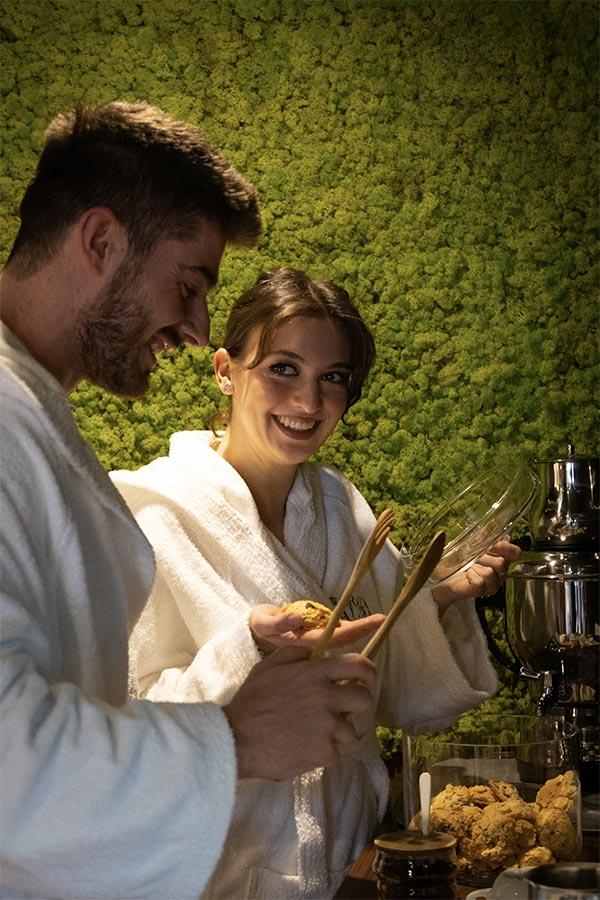 Zona relax della spa con lettini