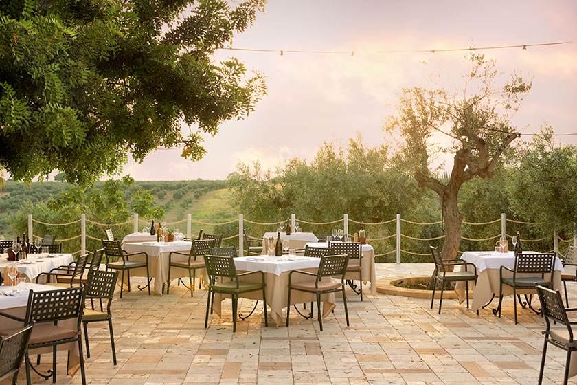 Ristorante Agorà interno con tavoli