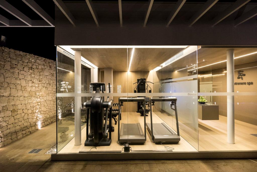 Sala fitness con vista serale