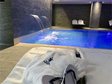 Centro benessere spa con accappatoio