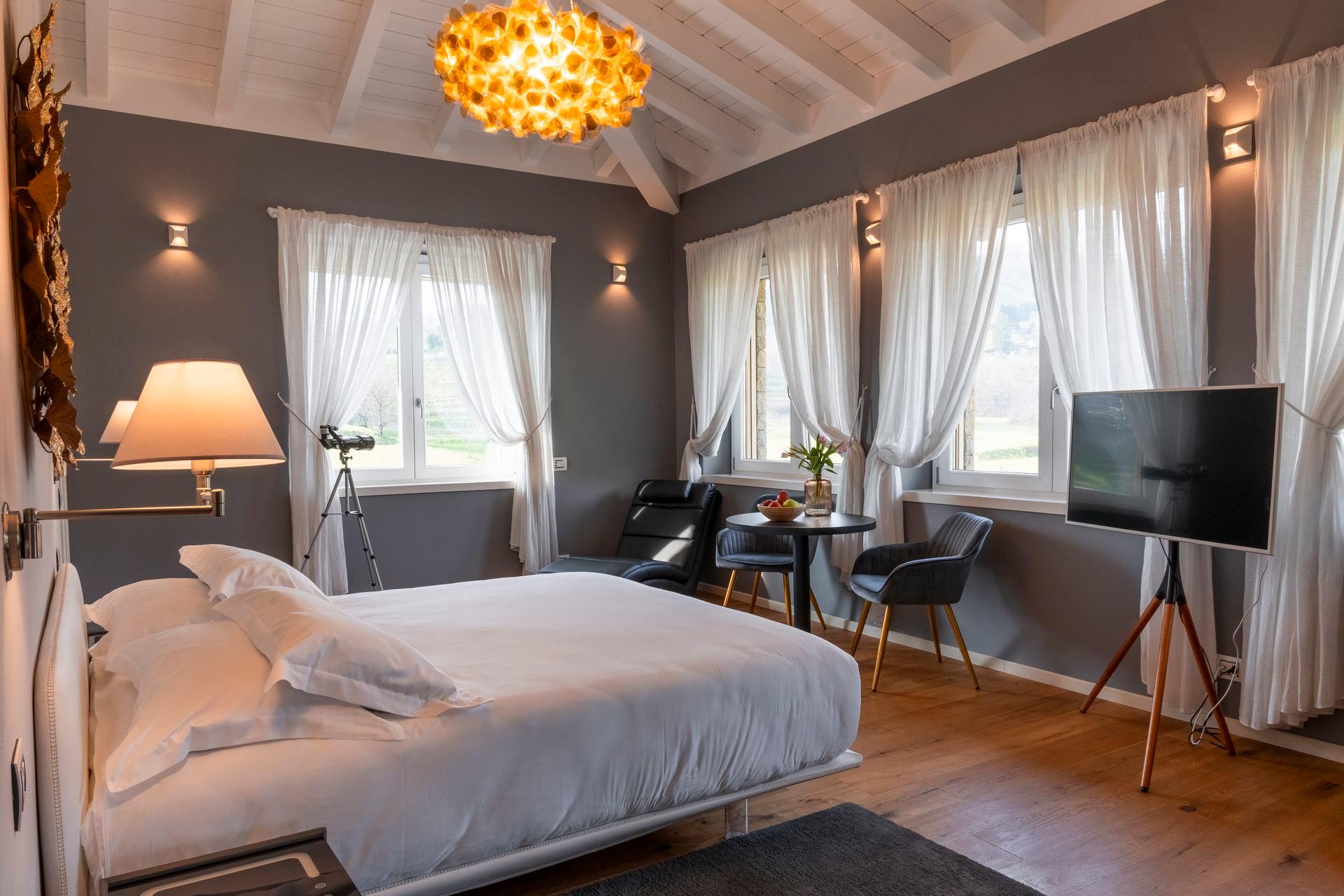 Camera con vista sulla valle