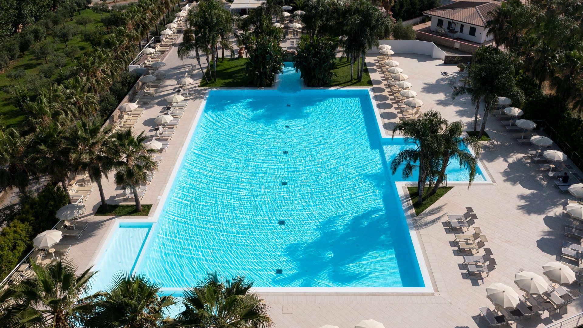 Piscina Oasi con idromassaggio