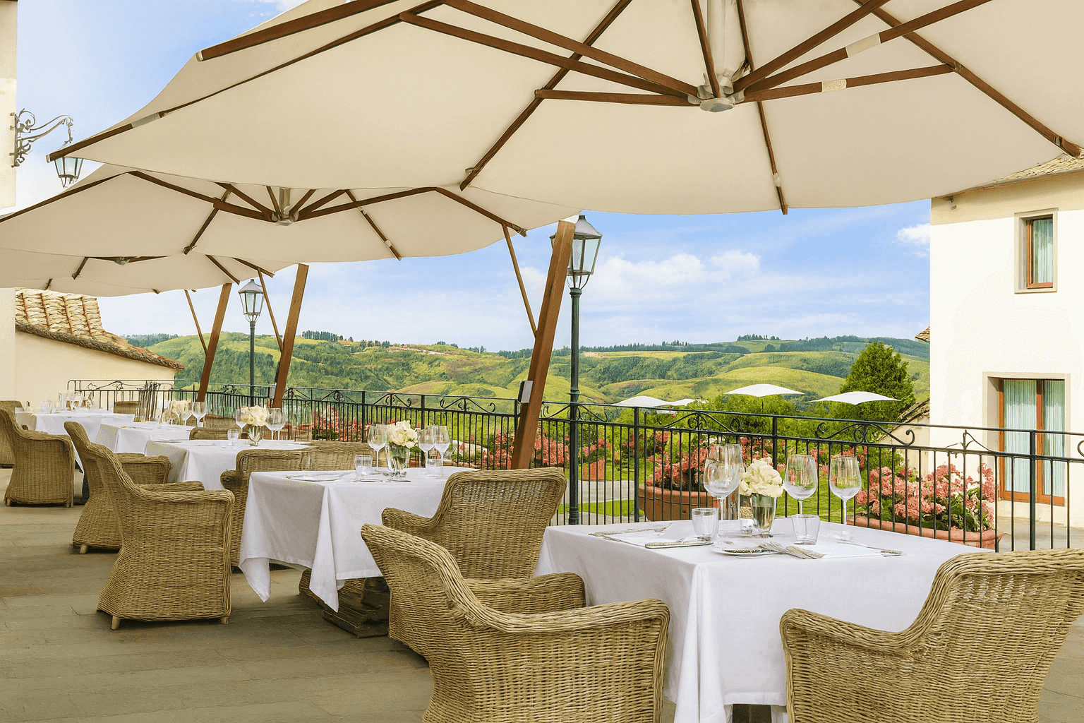 Ristorante La Terrazza con vista sui vigneti