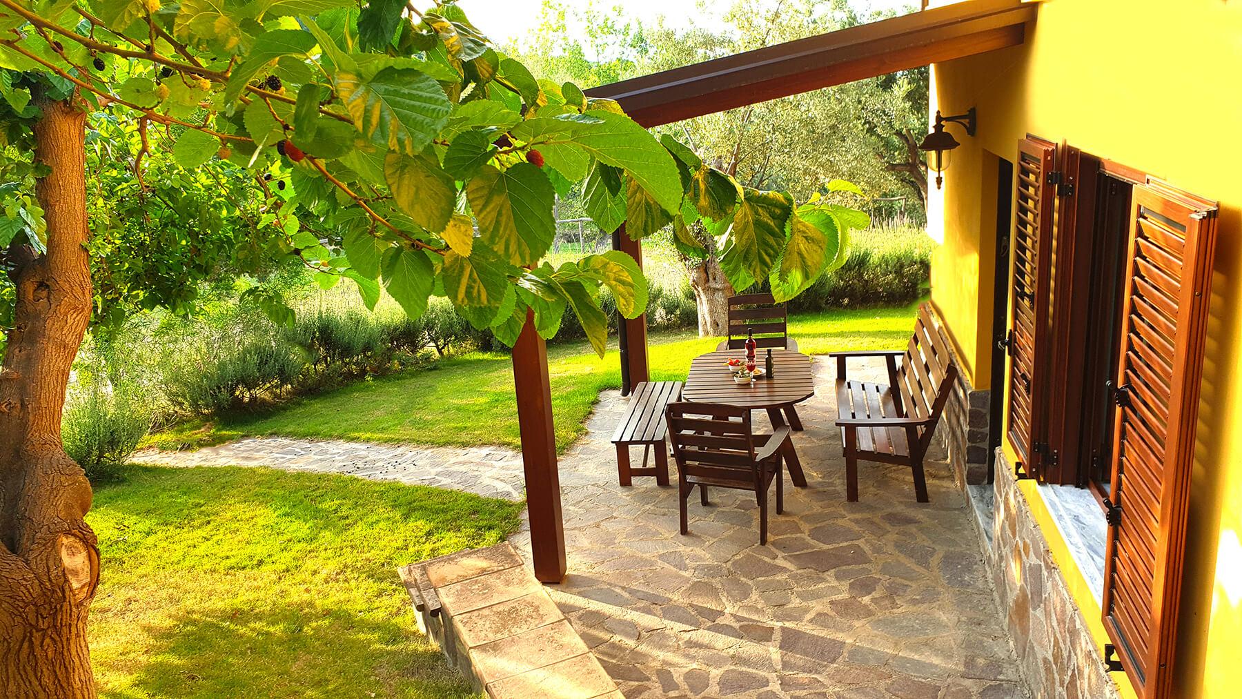 Esterno Casa Tondina circondata da giardini