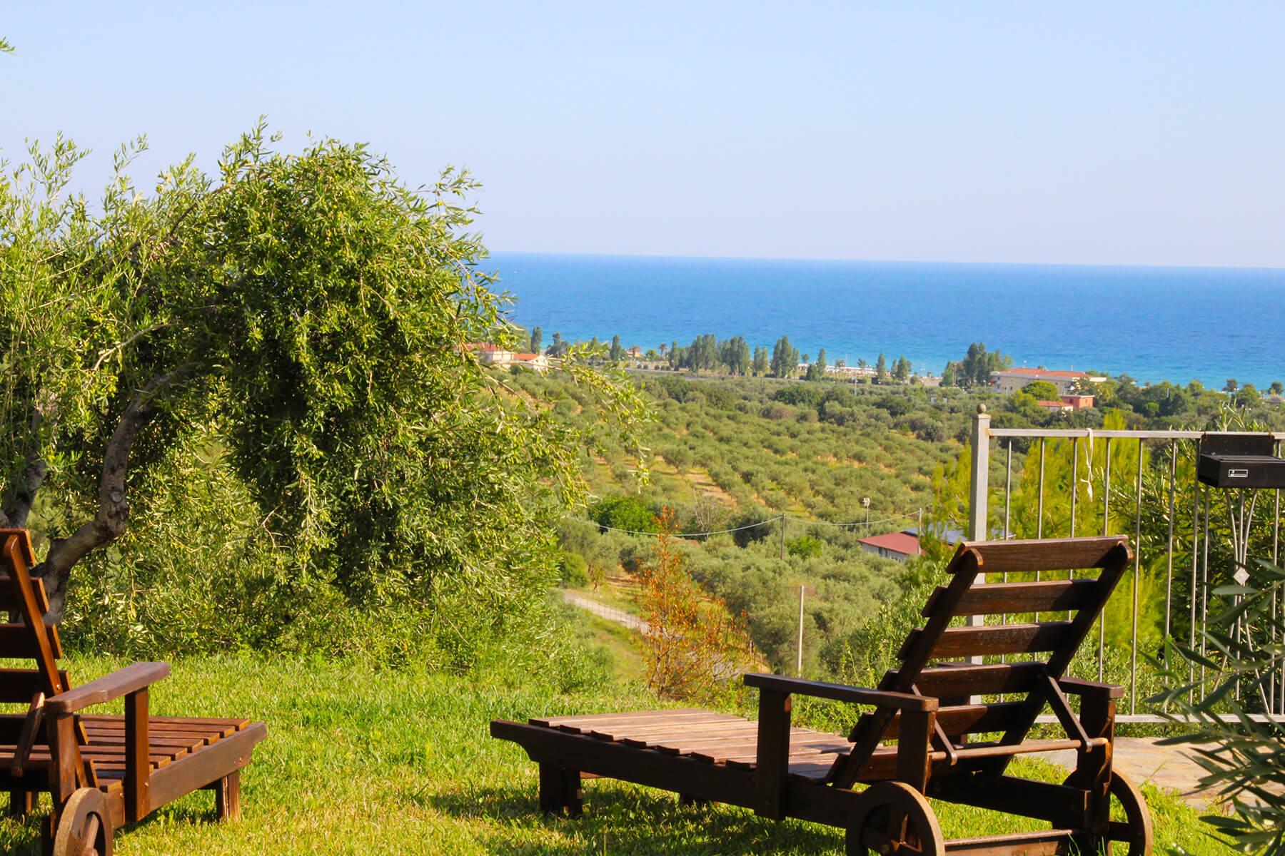 Piscina panoramica al tramonto