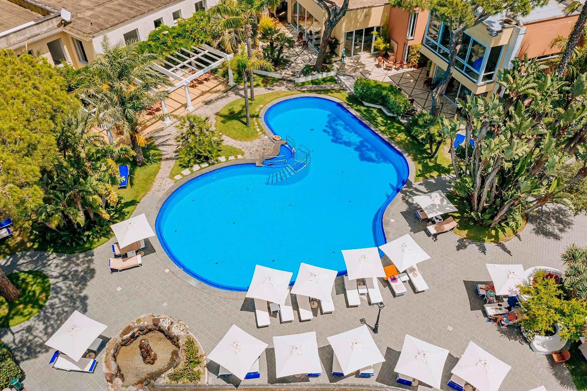 Giardino termale con piscine e zone relax