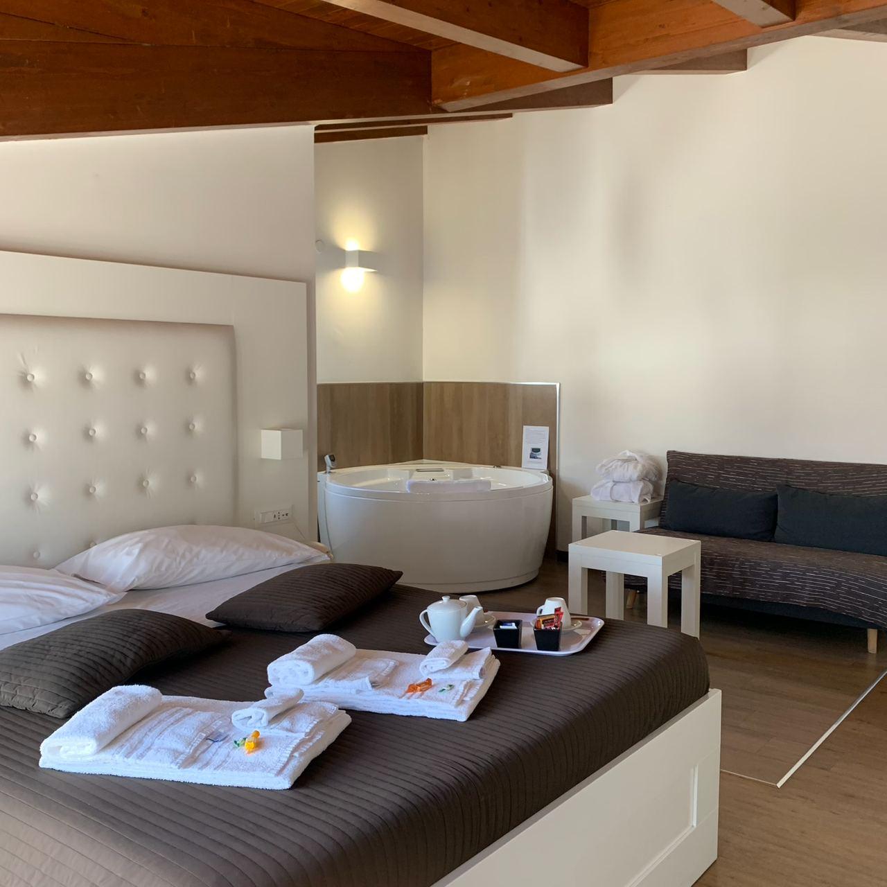 Camera Superior Suite Deluxe con vasca idromassaggio