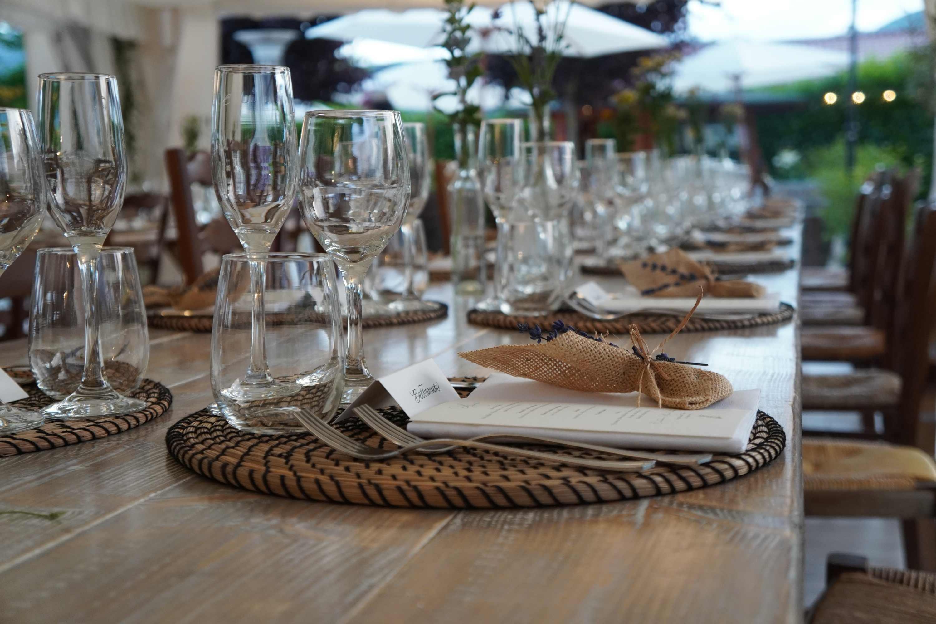 Tavoli in legno per matrimoni