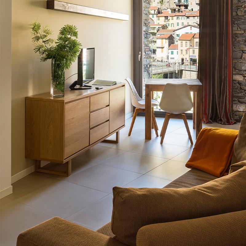 Suite minimalista con balcone