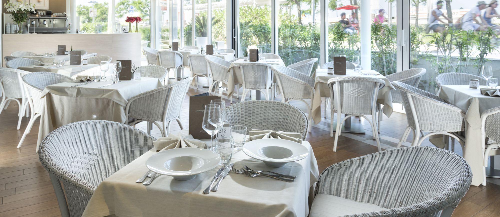 Sala ristorante con veranda