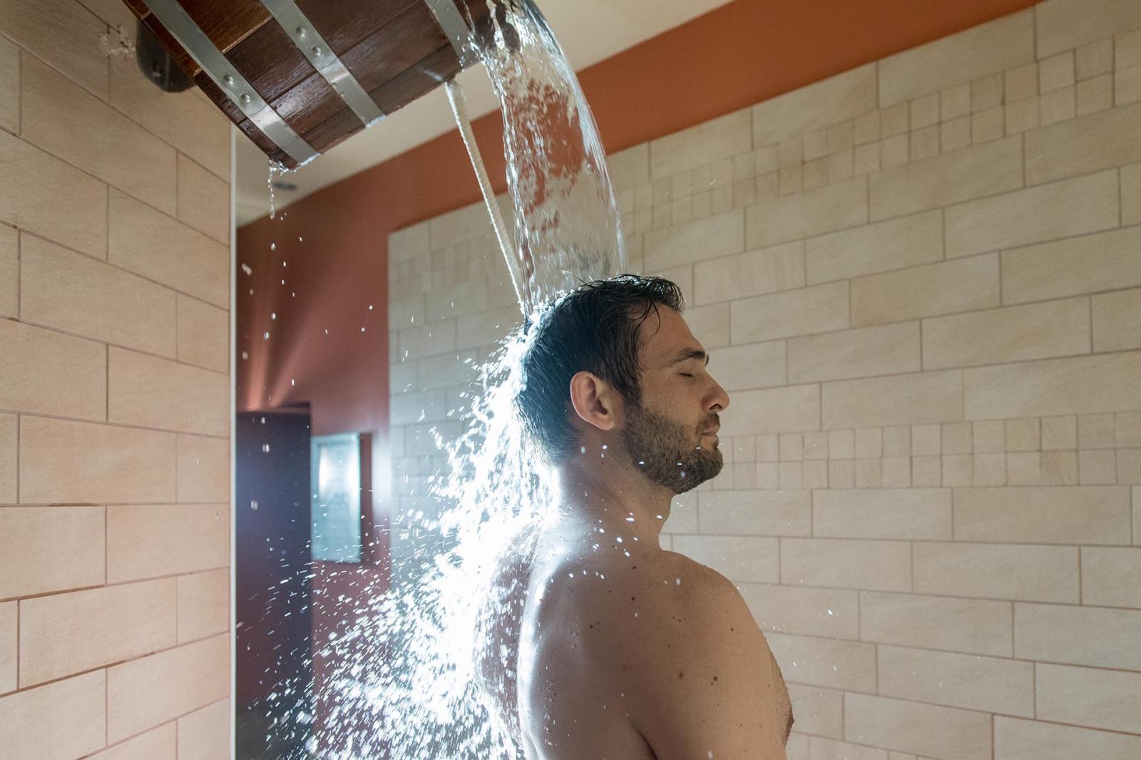 Doccia scozzese e area ghiacciaia