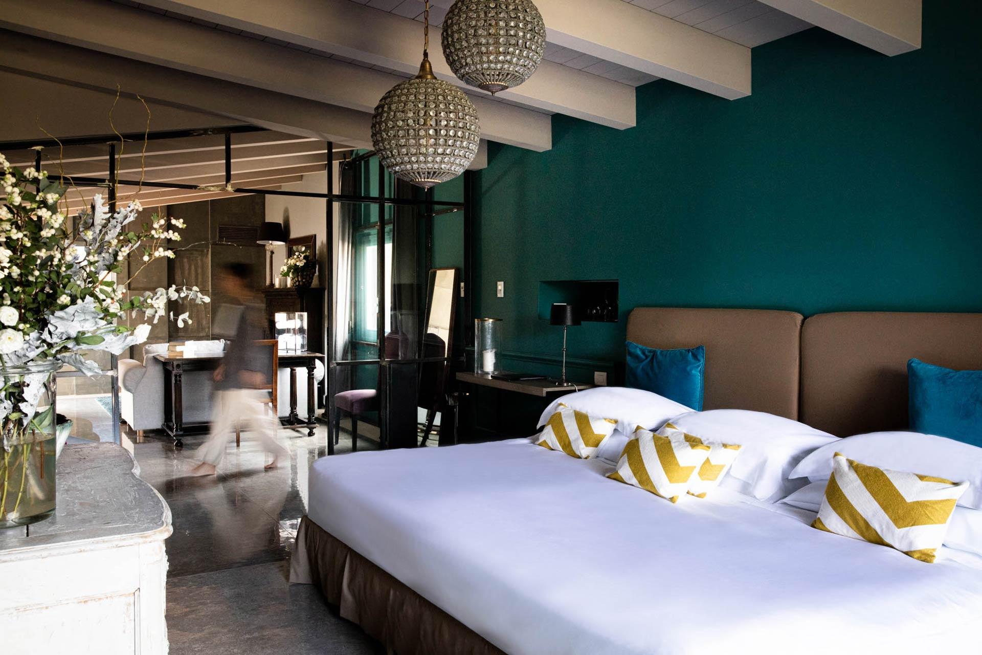 Suite con arredi eleganti e vista panoramica