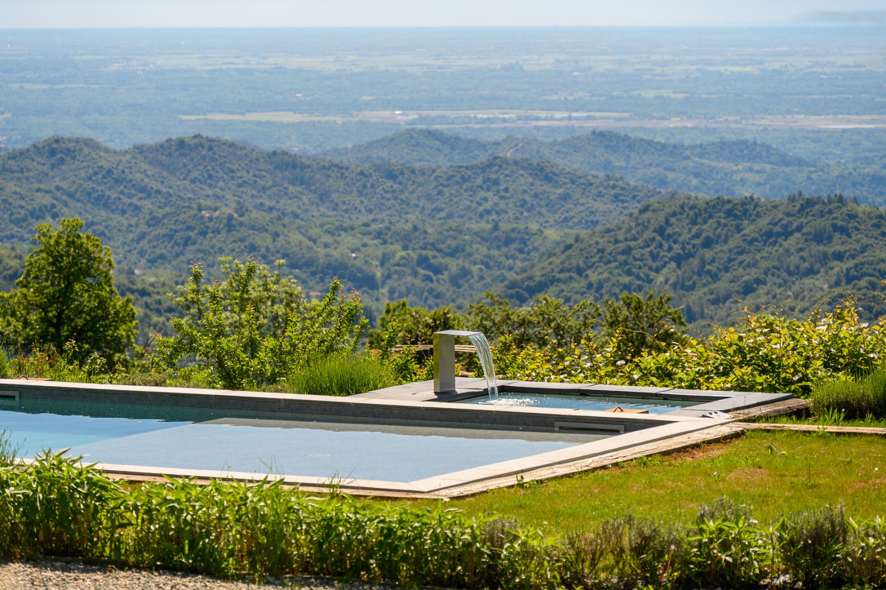Piscina e zona relax all'aperto
