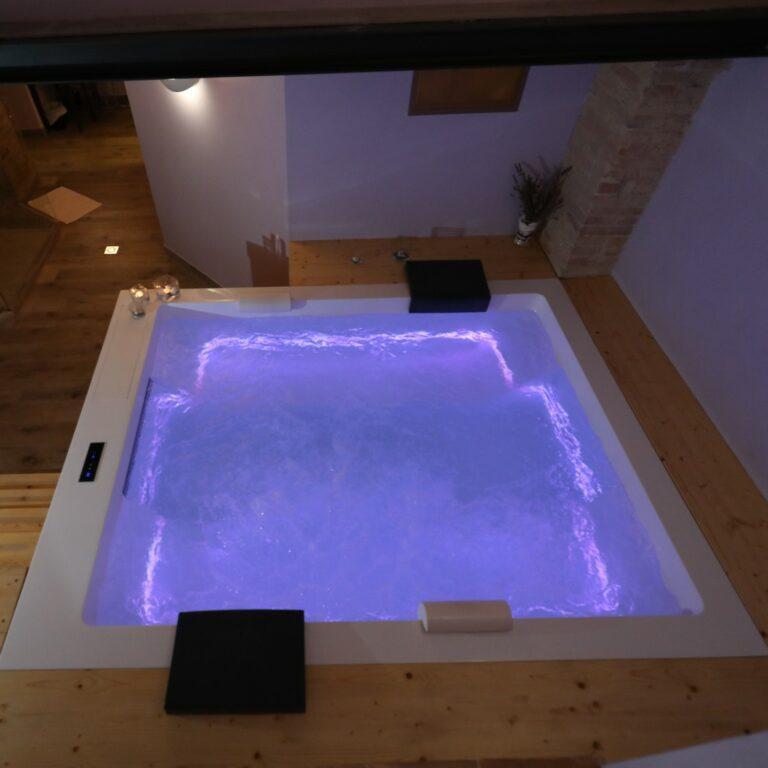 Jacuzzi vasca idromassaggio della spa
