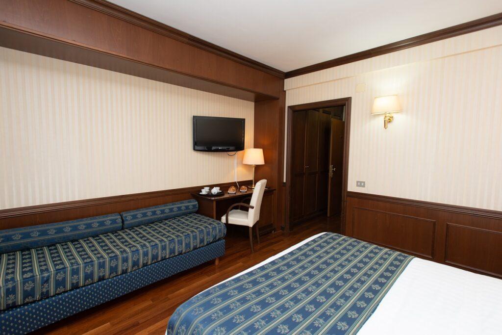 Camera tripla comfort