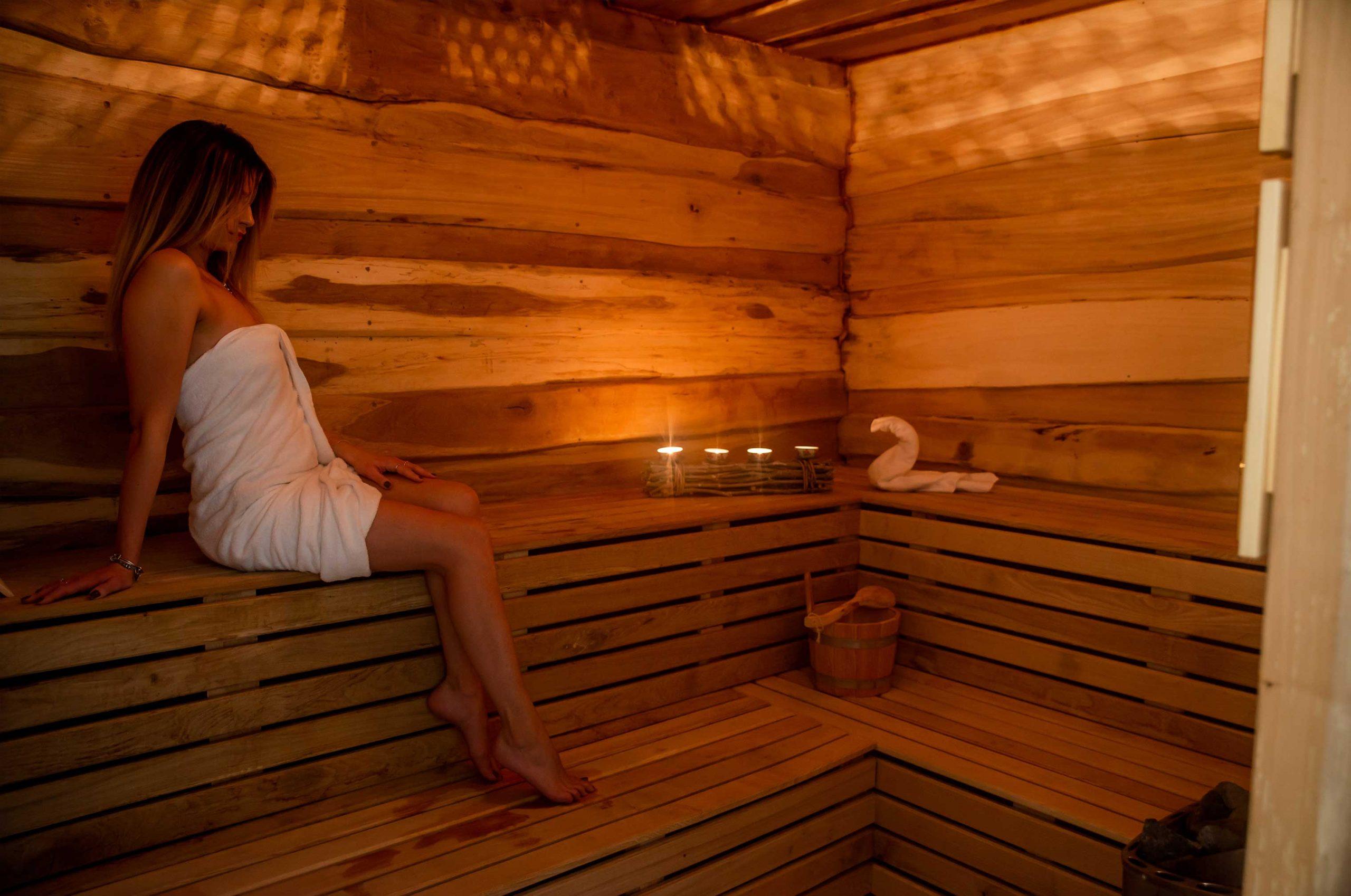 Ospite nella sauna del centro wellness