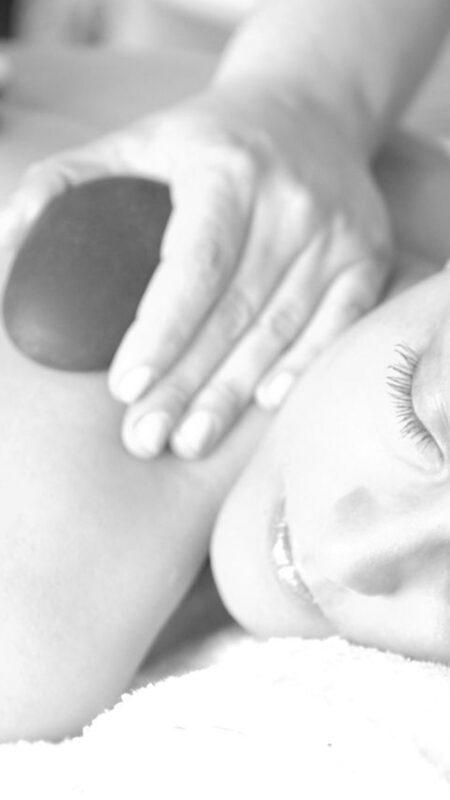 Hot Stone massaggio con pietre vulcaniche