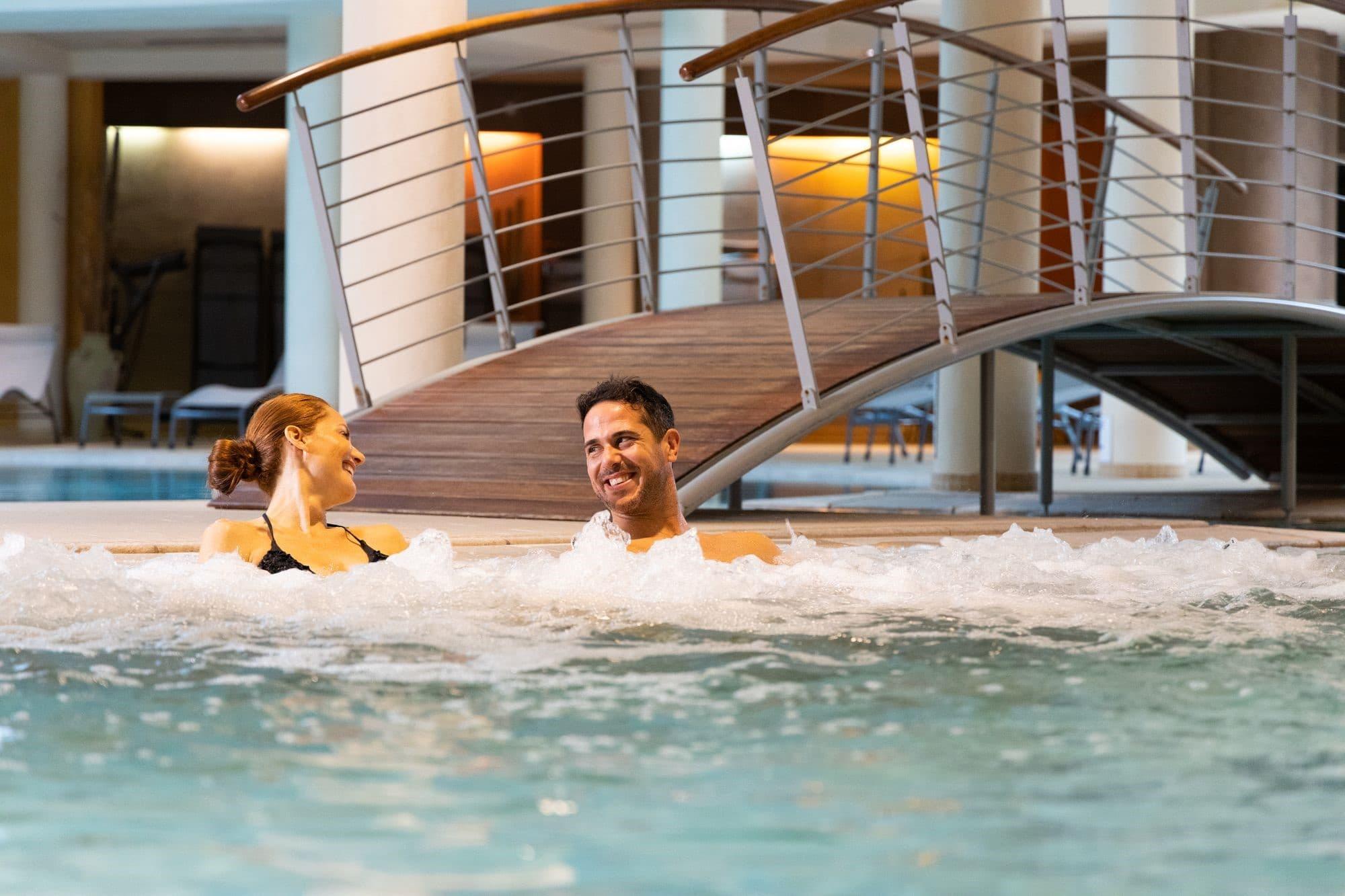 Vasca termale con acqua riscaldata