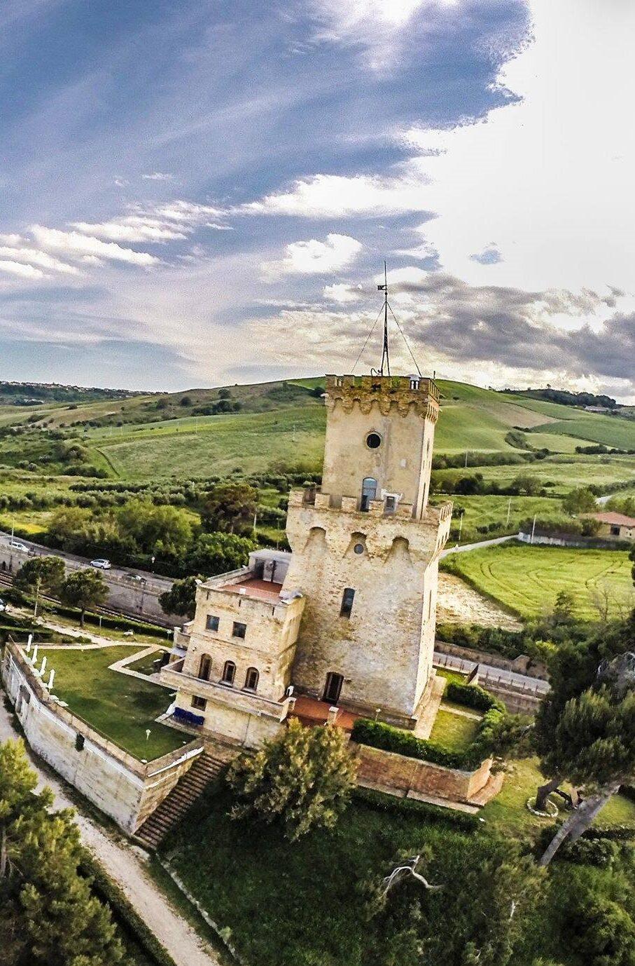 Panoramica torre di cerrano in area marina protetta hotel mare blu di pineto
