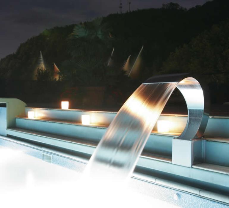 Piscina benessere con acque calde al magnesio e potassio