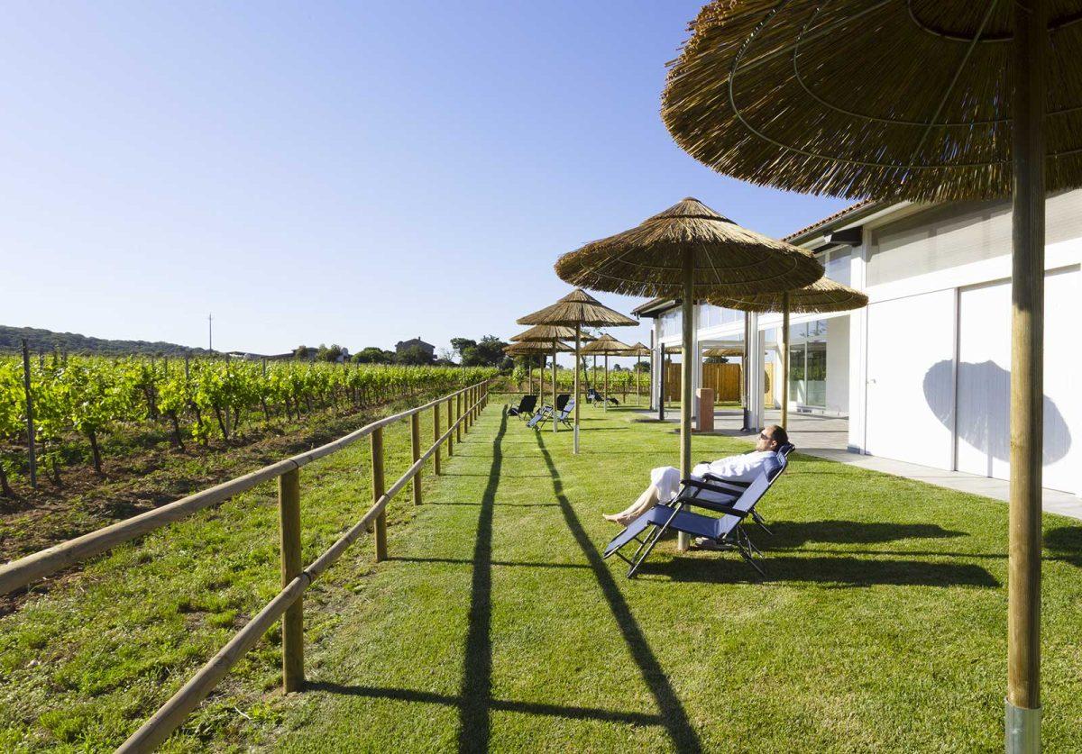 Area relax con sdraio della spa Il Duchesco