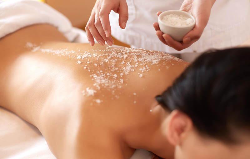 Trattamento esfoliante con sali minerali